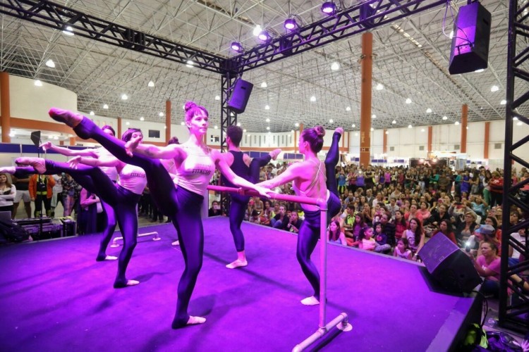 Aula demonstrativa de Ballet Fitness e Jazz Fitness com o grupo de professores de Betina Dantas